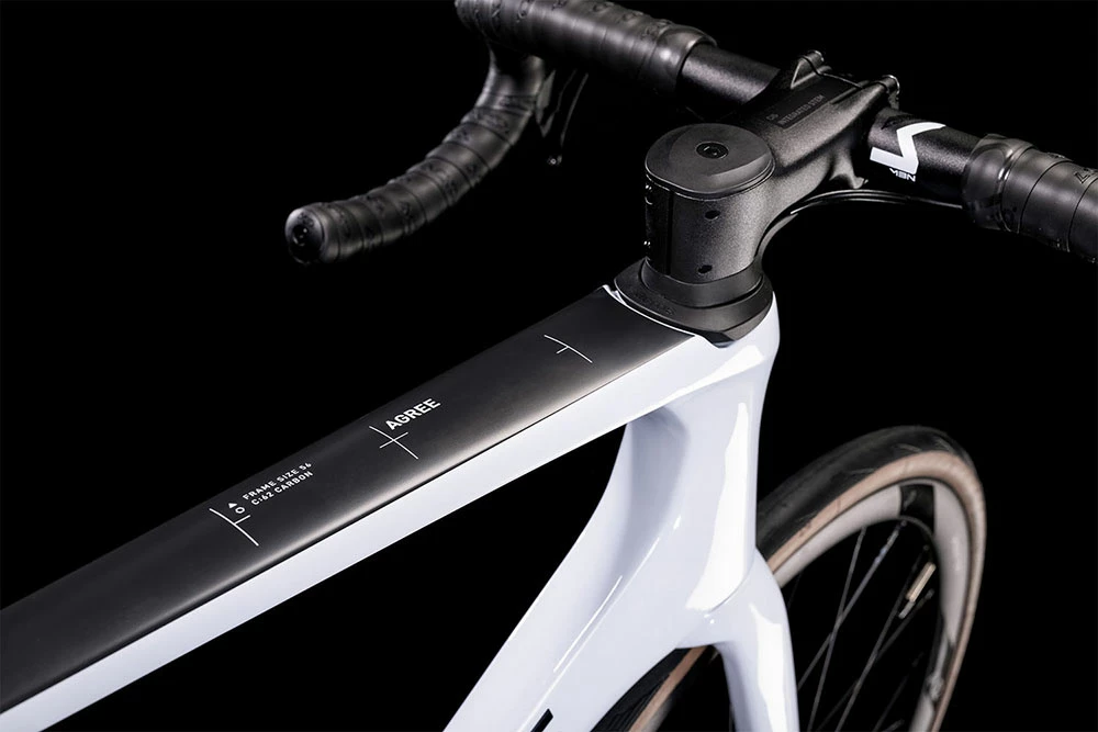 Cube Agree C:62 Flashwhite´n´carbon 2 Cube Agree C:62 Flashwhite´n´carbon – Image 2